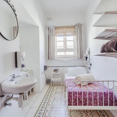 Granny's * Sliema