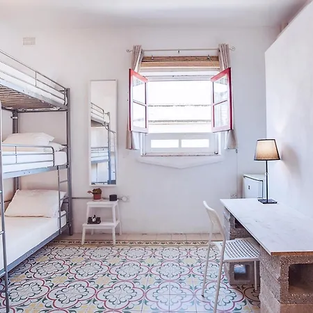 Granny's Auberge de jeunesse Sliema
