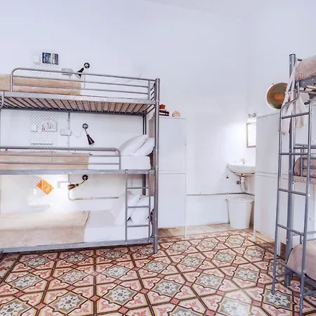 Granny's Auberge de jeunesse Sliema